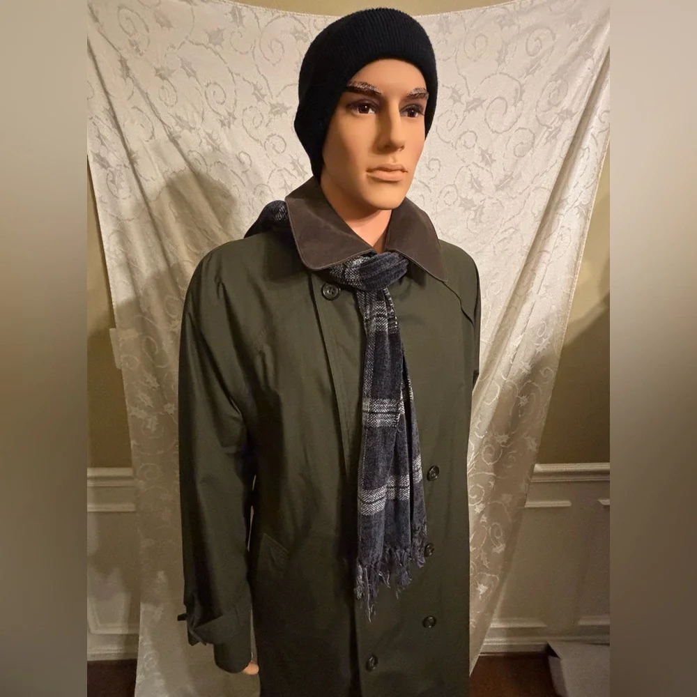 Twenty Degrees 100% Rayon Gray, White and Black Plaid Scarf With Fringe (Good)